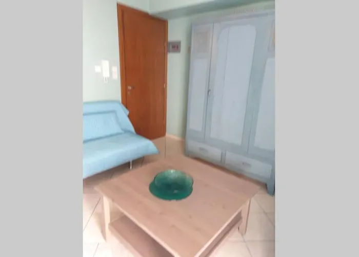 Central Studio Very Close To The Port Of Volos