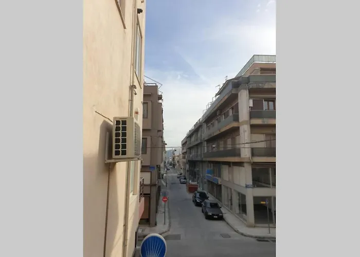 Central Studio Very Close To The Port Of Volos